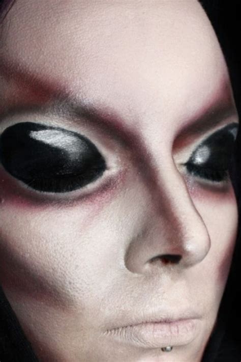 Alien Makeup 33 Cool And Crazy Ideas Alien Makeup Alien Halloween
