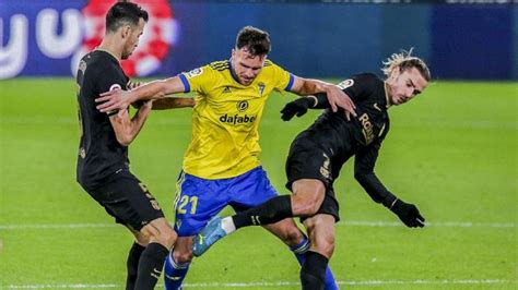 In that match, cádiz had 42% possession and 11 attempts on goal with 2 of them on target. Cadiz Vs Barcelona: Blaugrana Dipermalukan 1-2 - Tema ...