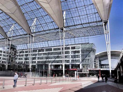 Der flughafen münchen der auf den namen franz josef strauß hört gehört zu den größten flughäfen in deutschland und hat ein passagieraufkommen von über 46 millionen. Franz Josef Strauss. Info, airlines, connections with ...
