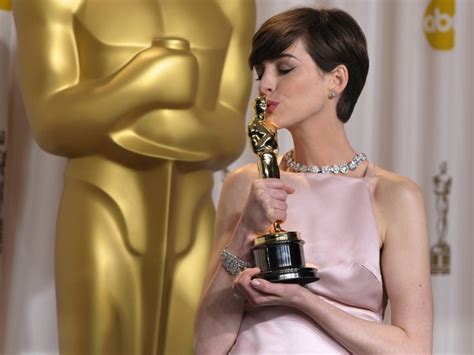 G1 Anne Hathaway Confessa Que Fingiu Felicidade Ao Ganhar Oscar Em 2013 Notícias Em Cinema