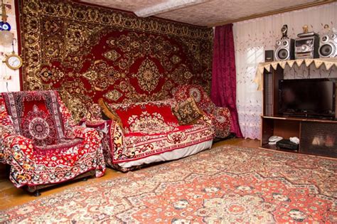 Зачем в СССР вешали ковры на стены и откуда пошла эта традиция