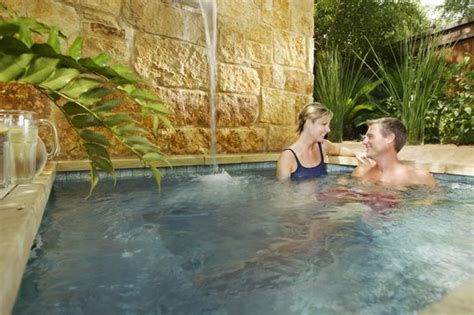 We collected some of the best and most romantic hotels with a hot tub in the room in austin and near it to give you ideas for your next escape with the one you love. Bamboo Room Hot Tub - Picture of Lake Austin Spa Resort ...