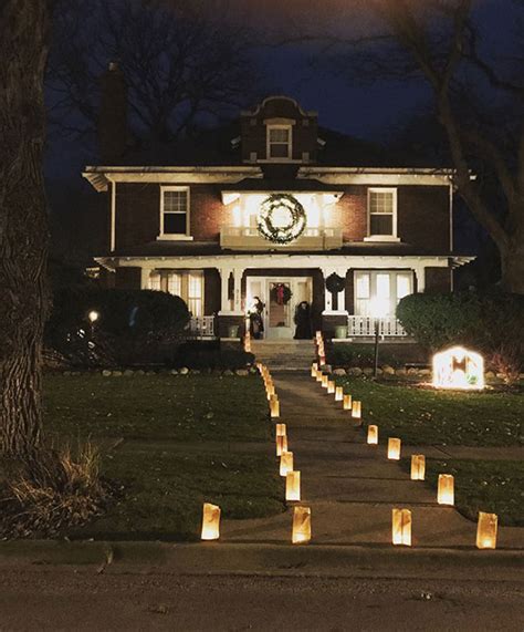 Holiday Light Stroll Riverview Historic District