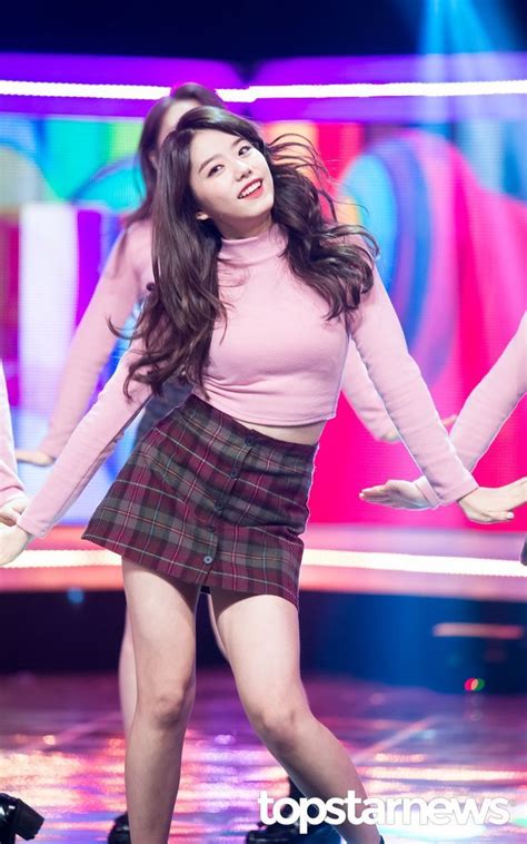다리 부상으로 은퇴한 전직 권투선수 수영, 알지도 못했던 아버지의 빚을 갚으라는 북마크. 김소혜 아이오아이에서 제일 귀여운 펭귄 소혜 몸매(이미지 ...