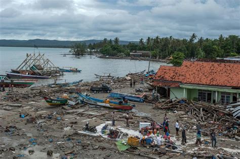 Latest On A Tsunami That Hit Along Indonesias Sunda Strai