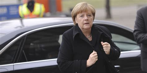 (via interpreter) ladies and gentlemen. La visite officielle en Algérie d'Angela Merkel reportée ...