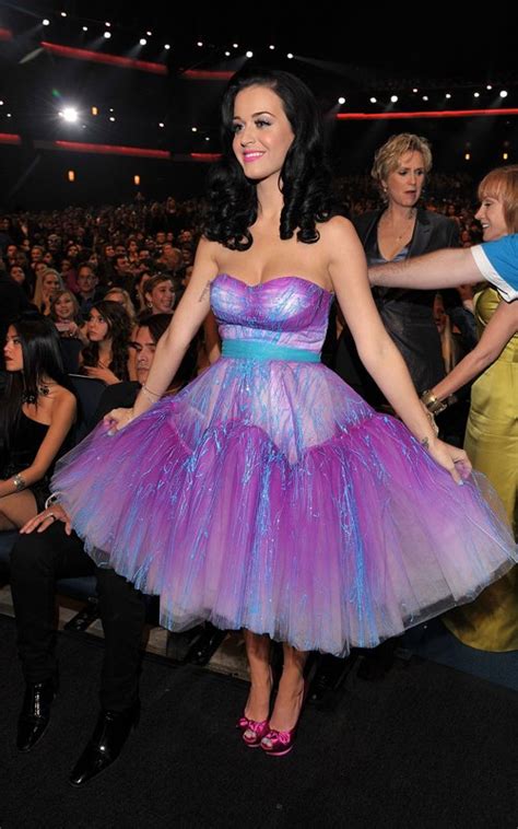 Alison Brie Katy Perry At The 2011 People S Choice Awards