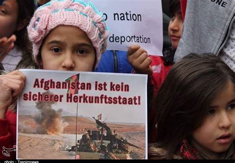 تظاهرات پناهجویان افغان در آلمان در اعتراض به سیاست‌های برلین کابل