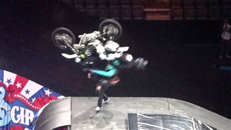 It follows travis pastrana and the nitro circus crew as they perform live on tour around the world. Nitro Circus Live in Toronto - YouTube