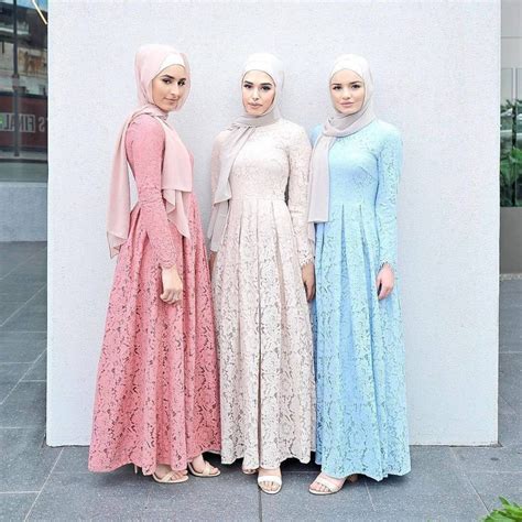 Bahkan desain, corak dan motifnya pun sudah semakin penasaran dengan inspirasi model baju brokat terbaru di tahun ini ? Trend Busana Muslim 2018, Gayamu Bakal Makin Keren Nih ...