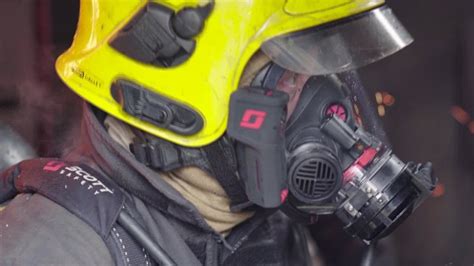 The Mask That Allows Firemen To See Though Smoke Cnn