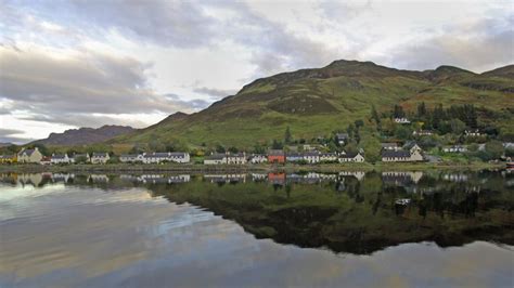 Scottish tourism figures boosted by 'staycations' rise - BBC News