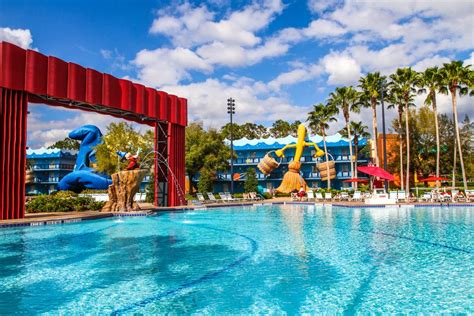 If there is a special area that you want to stay in, consult this disney world map, choose your location. Disney's All Star Movies Resort - Fantasia pool | Viagens
