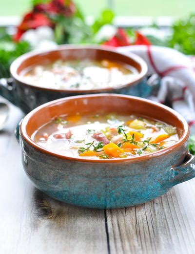This healthy ham and white bean soup recipe is ready in 30 minutes and makes enough for dinner tonight and lunch tomorrow. Easy Ham and Bean Soup | RecipeLion.com