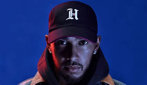 Lewis hamilton arrives for russian gp as f1 star compliments female fan on her 'super dope' denim lewis hamilton is preparing for russian grand prix, the fourth race of 2017 female donned a denim jacket with hamilton headshot emblazoned on back 关于紀錄片 | 《素食者联盟》
