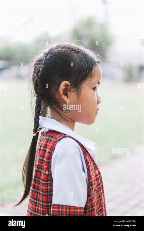 Asian Schoolgirl Uniform Banque De Photographies Et Dimages à Haute Résolution Alamy