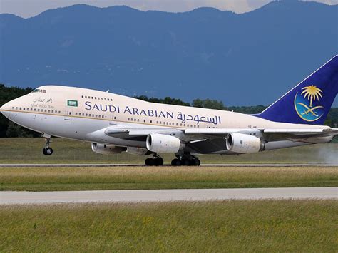 عودة طائرة سعودية إلى جدة بعد نسيان مسافرة رضيعها في المطار Ra2ed
