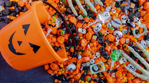 The Reason Halloween Candy Sales Dropped Up To 50 In 1982
