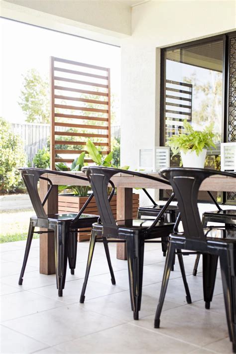 Tropical Outdoor Dining Area With Contemporary Seating Hgtv