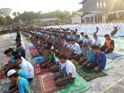 Sholat wajib yaitu sholat yang lima waktu sehari semalam dan tidak boleh ditinggalkan sebagai bukti keislaman. SMK Pasir Gudang: SOLAT ISTISQA