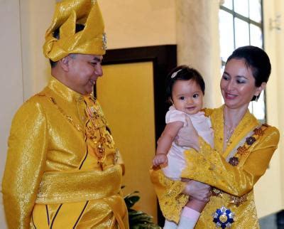 Tuanku zara salim proclaimed raja puan besar perak. Gambar Keluarga DiRaja Raja Muda Perak Raja Nazrin Shah ...