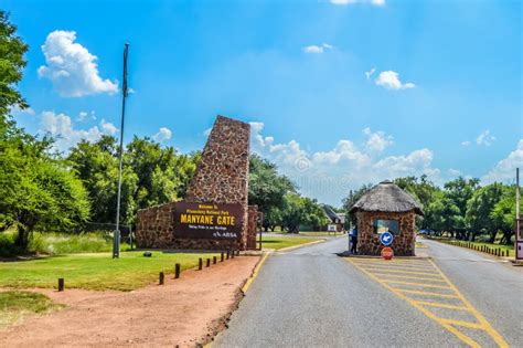 Puerta De Entrada Del Parque Nacional Pilanesberg Manyane A La Gran