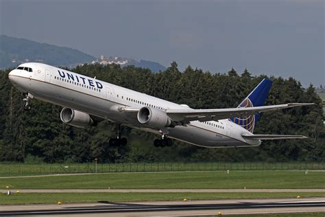 Planes And Trains Planes 2015 N59053 Boeing 767 424er United