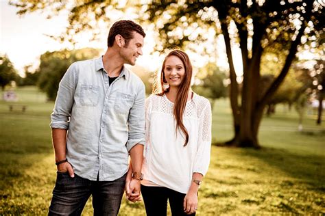 12 Great Reasons To Have An Engagement Photo Shoot Photographyaxis