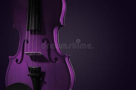 Instrumentos Musicais Do Violino Do Close Up Da Orquestra No Preto Foto
