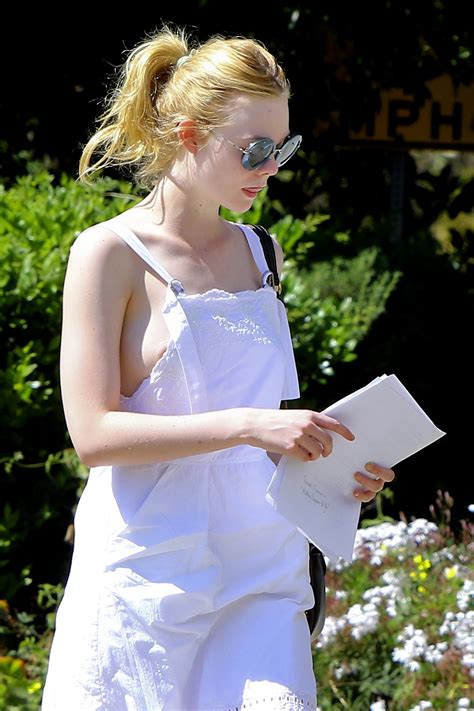 Pale Skinned Stunner Elle Fanning Flashing Her Juicy Nipple In Public The Fappening