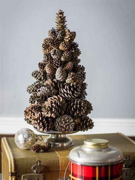 12 Easy Seasonal Pinecone Crafts Hgtvs Decorating And Design Blog Hgtv