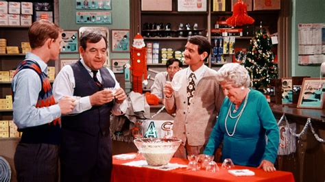 Watch Happy Days Season 2 Episode 11 Happy Days Guess Whos Coming To Christmas Full Show