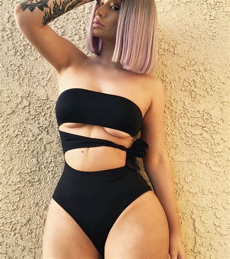 Iggy Azalea Instagram Booty And Cleavage Break Out In Instagram Pics Daily Star