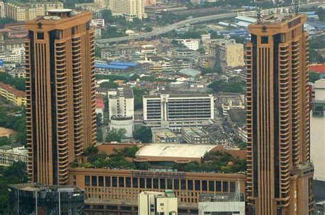 It was opened in october 2003 by the 4th prime minister of malaysia, dato sri dr mahathir bin mohamad.6. Berjaya Times Square Hotel‎ فندق برجايا تايمز سكوير كوالالمبور