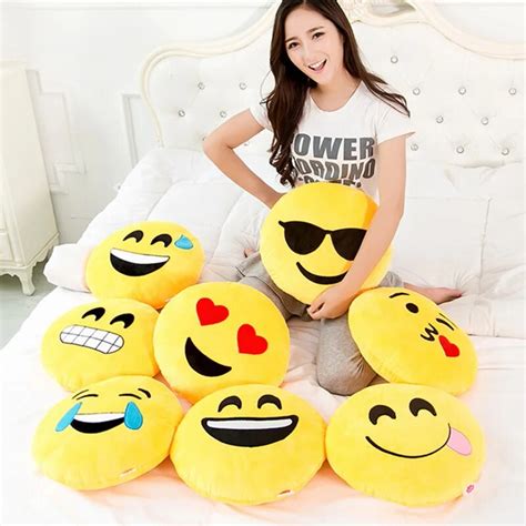 Soft Throw Pillows Emoji Round Cushion Cartoon Pillow 30x30cm Smiley