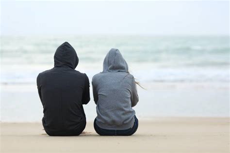 12 signs you re unhappy in your relationship 2022