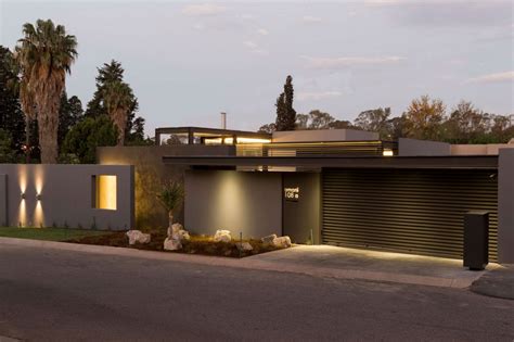 Browse a large collection of modern houses, modern architecture and modern decor on houzz. Single Story Modern House Design: House Sar by Nico van ...