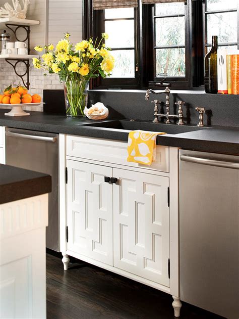 Lowe's carries a variety of cabinet doors in sizes, styles and colors to suit your new design. 4 Stylish Ideas For Kitchen Cabinet Doors | Home Decor Tips