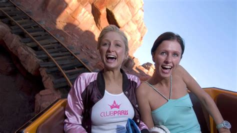 Kritisch Einfach überfüllt Freiwillig girl on roller coaster Eisen