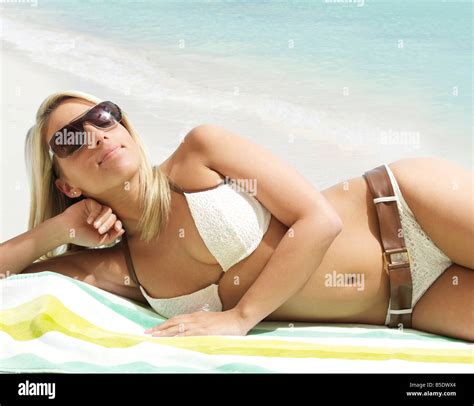 One Young Woman Eyes Closed Lying Beach Banque De Photographies Et D