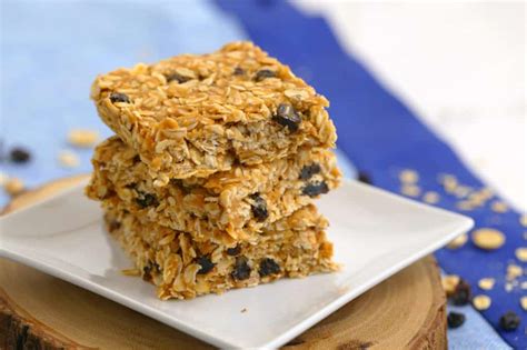 Stir in remaining ingredients until fully combined. No Bake Peanut Butter Oatmeal Bars | Healthy Breakfast Bar ...