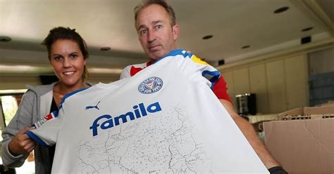Holstein kiel vs borussia dortmund. Holsten Kiel tem camisa rejeitada para o Campeonato Alemão ...