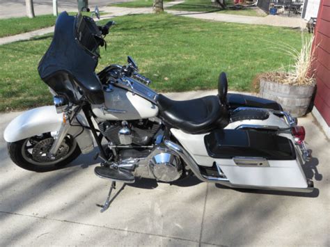 2 x hard saddlebag lock. 2000 Harley Davidson FLHR Road King White Fairing Hard ...