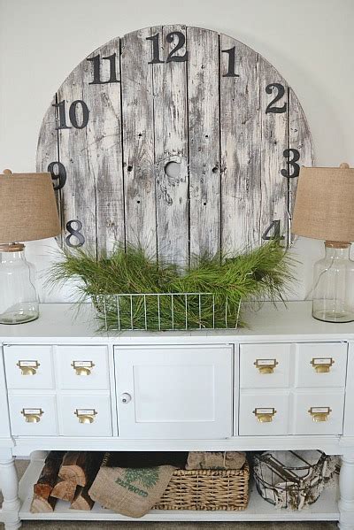 This little diy pallet wood clock is one of the easiest projects i've ever done! DIY Wood Pallet Clock - Liz Marie Blog
