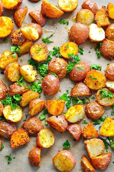 Tossed in avocado oil, parsley and spices, then roasted till they are nice and crispy. Crispy Seasoned Oven Roasted Potatoes | Recipe | Oven ...