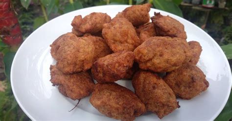 Terbuat dari campuran daging cincang (sapi, ayam, atau ikan), kelapa parut, dan bumbu. Resep Godok Pisang Tanpa Kelapa Parut - Godok pisang ...