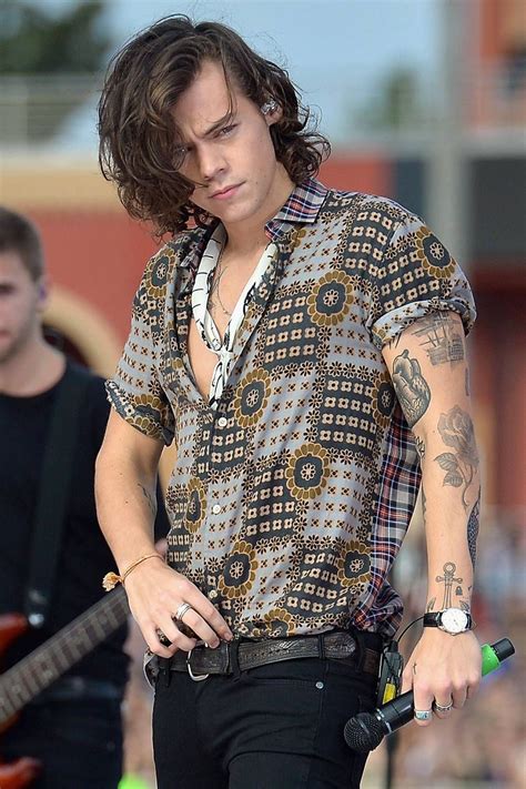Play 2048 harry style's long hair online with sound effects and undo feature. 8 Outfits From Harry Styles That We Love | Harry styles ...
