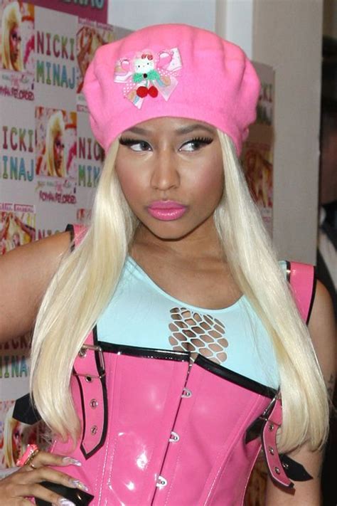 Nicki Minaj Straight Platinum Blonde Hairstyle In 2021 Nicki Minaj Photos Nicki Minaj Nicki