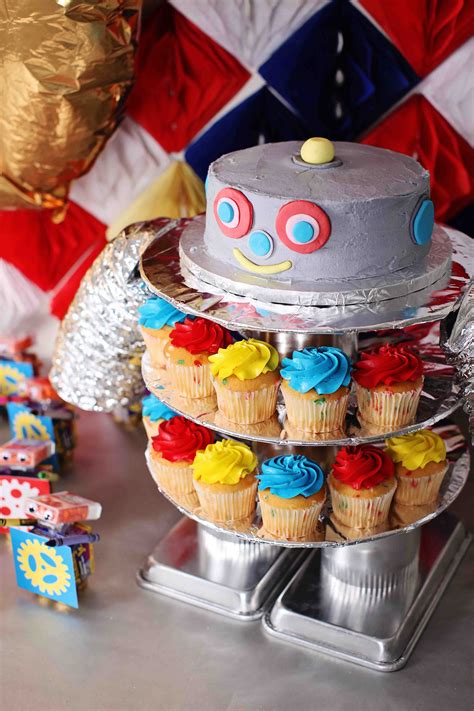 Celebrate any age with themed birthday decorations! Boy's Birthday Party Ideas: Robot Birthday! | Pear Tree Blog