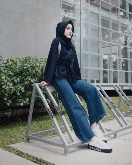 Ootdhijabremaja #celanajeans #casual ootd hijab remaja modis dan kekinian dengan celana jeans style 2020 haiii. Paling Inspiratif Ootd Hijab Celana Jeans Biru Dongker ...